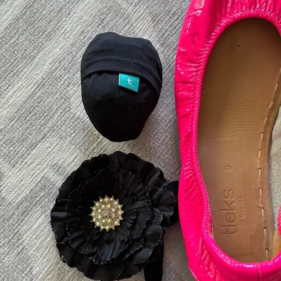 Women's Pop Pink Tieks - Size 9 🎉FINAL LOW🎉 - Picture 6 of 9